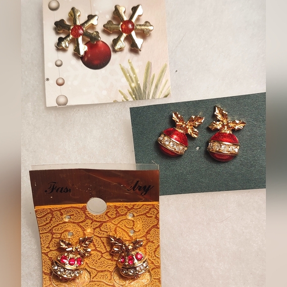 2 Pr Vintage Christmas Earrings+ FREE Snowflake Earrings AVON - Picture 10 of 13